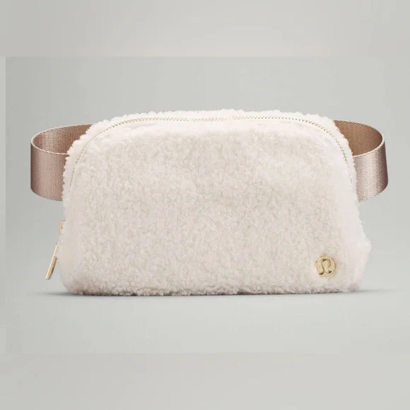NWOT Lululemon Everywhere Fleece Belt Bag Light Ivory - Picture 1 of 8